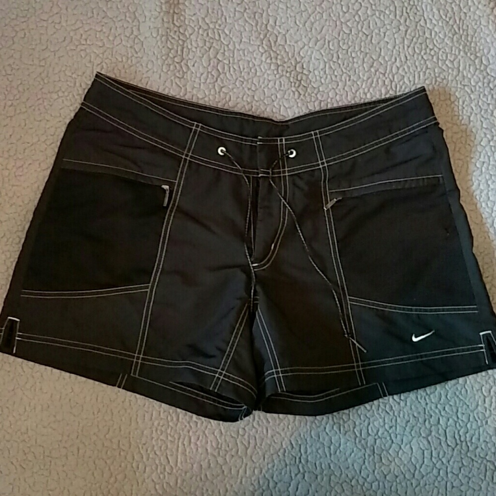 Nike shorts size M